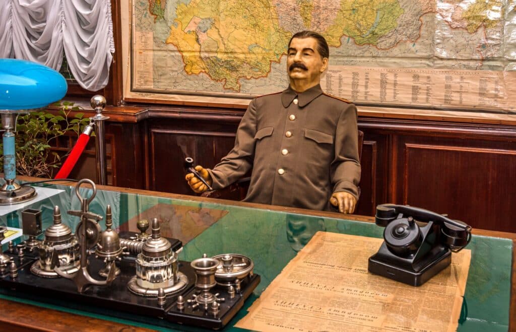 40.000 de sticle de vin care i-au aparținut lui Stalin au fost scoase la licitație. Ce se va întâmpla cu banii?