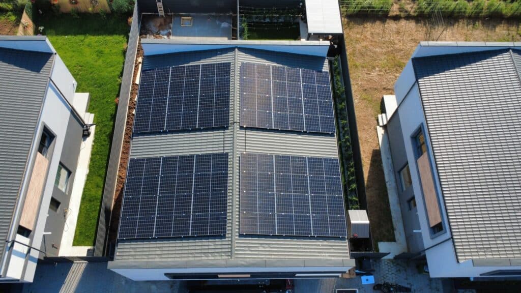 (P) Ce caută românii când aleg o firmă de montaj panouri fotovoltaice — criterii reale, nu reclamă