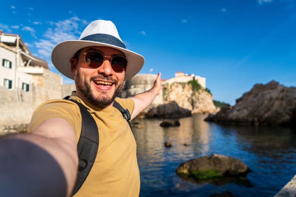 Oglinda deformată: De ce selfie-urile ne fac să ne vedem chipul diferit de realitate