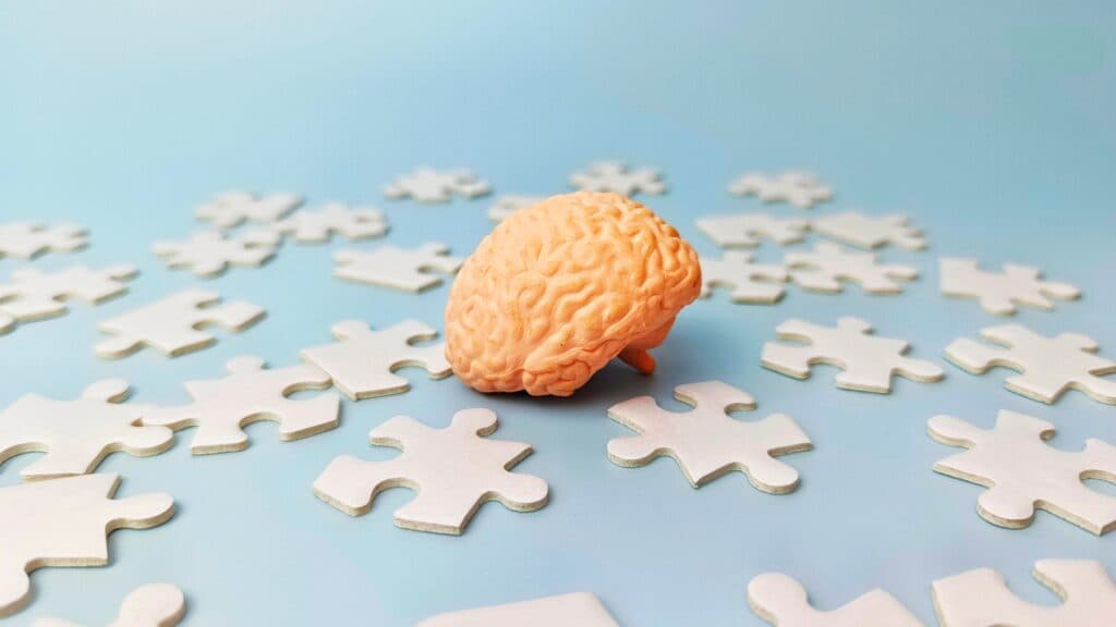 De ce tot mai mulți tineri au impresia că memoria lor s-a înrăutățit? Ce observă neurologii și psihologii în ultimii ani
