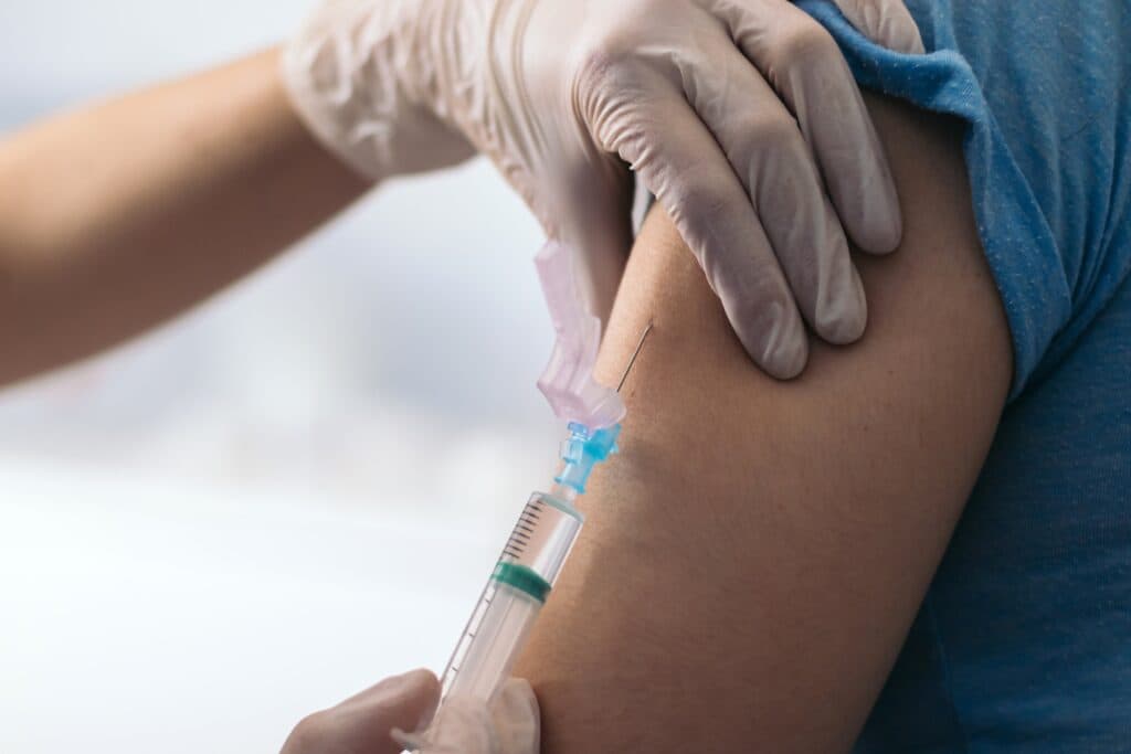Vaccinul împotriva HPV reduce „aproape de zero” riscul de deces prin cancer de col uterin înainte de 30 de ani