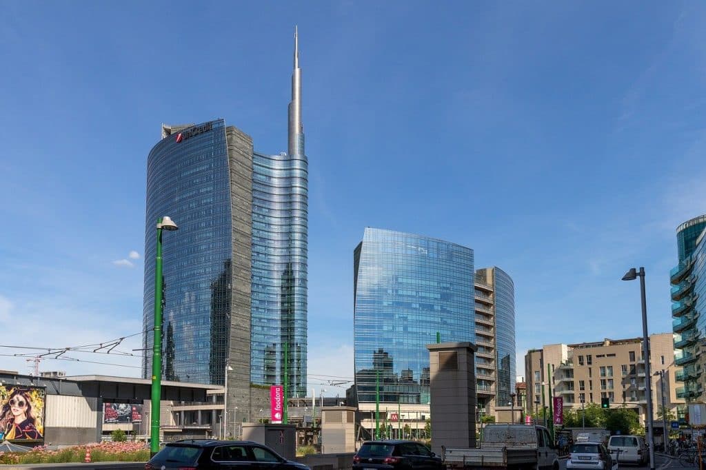 Acţionarii UniCredit sprijină majorarea de capital și deschid calea pentru o ofertă de preluare a Commerzbank