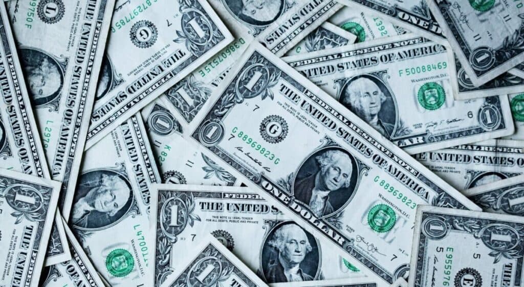Țările din zona euro se împrumută tot mai des în valută străină pentru a atrage investitori