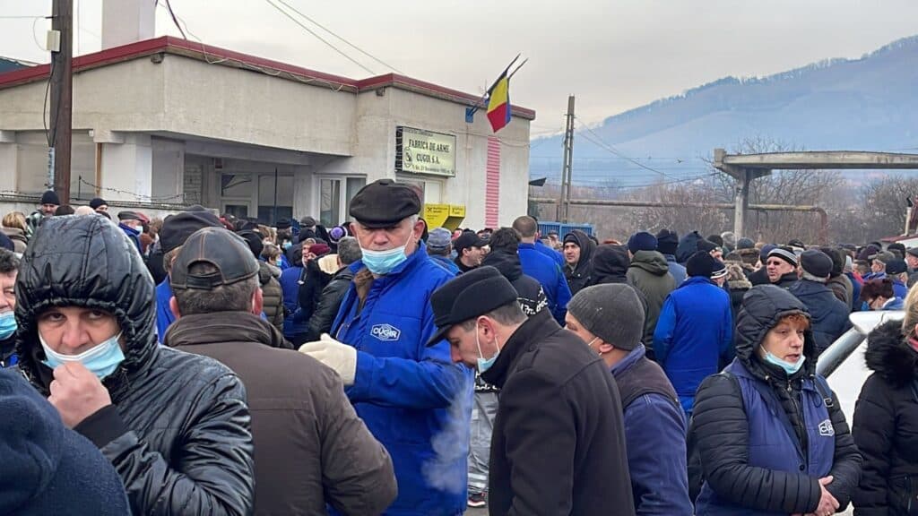 Sute de angajați din Apărare nu au mai primit salariile din decembrie pentru că Executivul nu a aprobat o hotărâre de guvern – G4Media