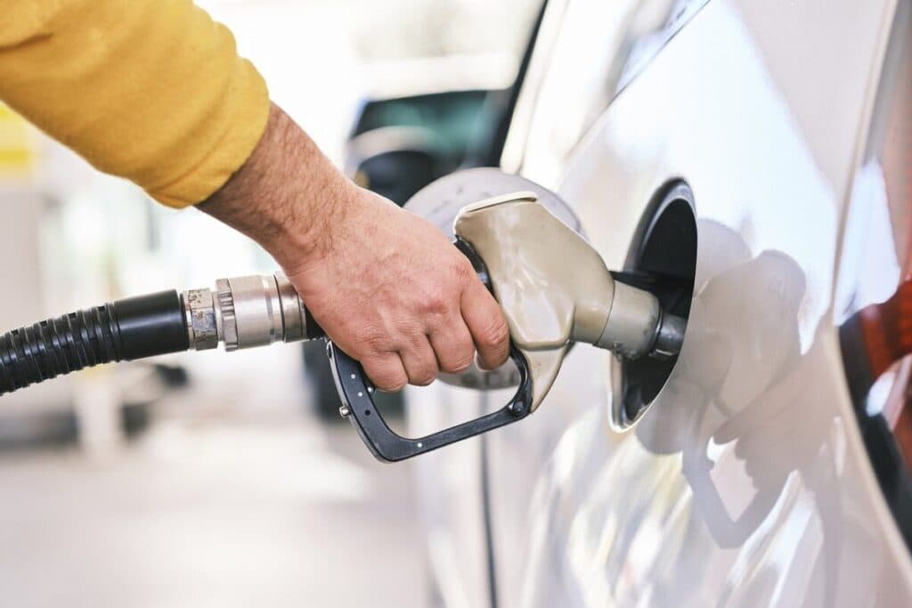 Ilie Bolojan se întâlnește azi cu mediul privat și instituții publice pentru discuții despre prețurile carburanților