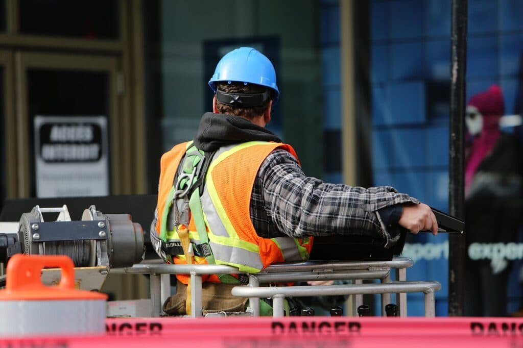 INS: Piața construcțiilor a accelerat în 2026: creștere de aproape 12% în primele patru luni