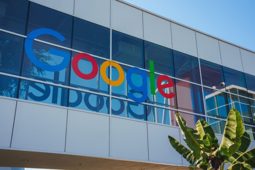 Acord gigant pe piața inteligenței artificiale: Google va plăti companiei SpaceX 920 de milioane de dolari pe lună pentru capacitatea de calcul din centrele de date xAI