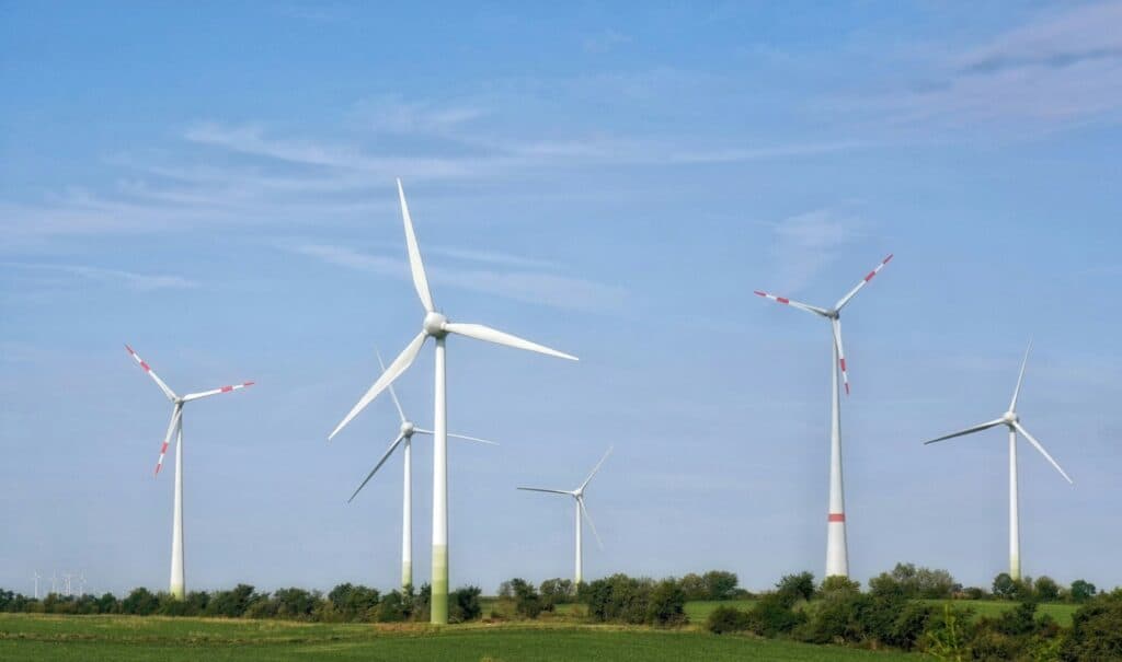 FOTO | Engie dezvoltă în județul Galați primul său proiect hibrid din Europa care combină energia eoliană cu stocarea în baterii