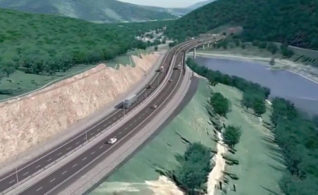 VIDEO | Autostrada Sibiu – Pitești: Al treilea tunel de pe Lotul 2 Boița – Cornetu a intrat în lucru. Constructorul turc are peste 560 muncitori și 155 de utilaje pe șantier
