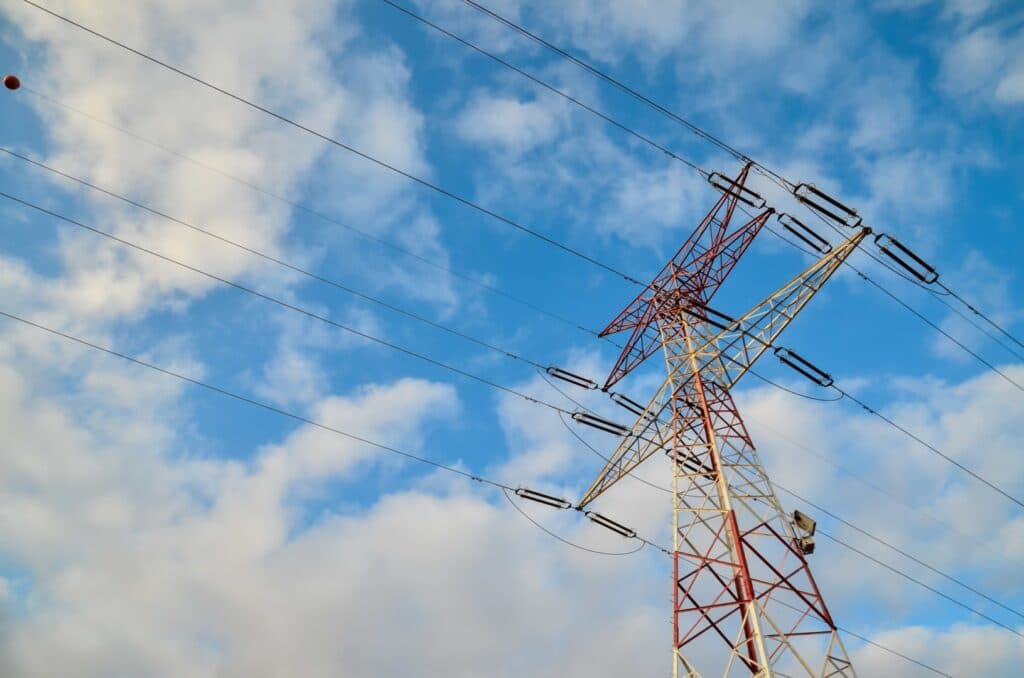 Reţeaua electrică Smart CARMEN dintre România şi Bulgaria primeşte finanţare europeană de 104 milioane euro. Pregătire pentru mobilitatea electrică şi centre de date AI