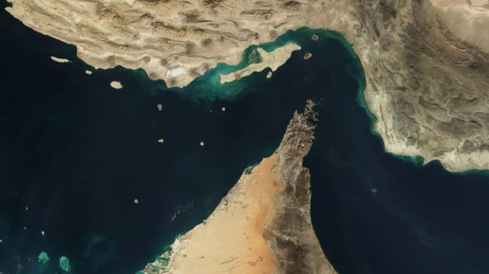 Iranul amenință cu taxe pentru cablurile submarine din Strâmtoarea Ormuz: infrastructura care susține internetul global ar putea fi afectată