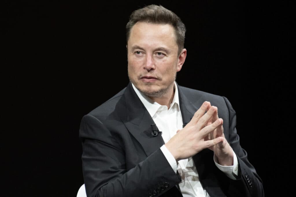 Elon Musk devine primul trilionar din lume