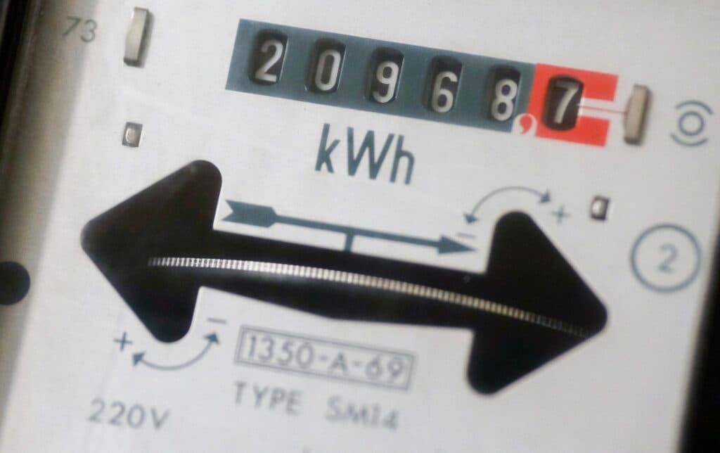 ANRE a retras licența unui furnizor de energie pentru prima dată în istoria instituției. Autoritatea de reglementare reclamă că Grenerg a migrat clienți cu forța și a ignorat amenzi de peste un milion de lei