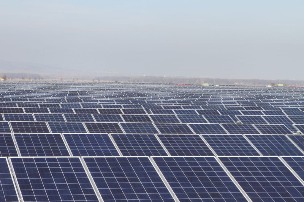Parcul fotovoltaic Văcărești, realizat de o companie deținută de cel mai bogat ucrainean, a primit licența de operare comercială