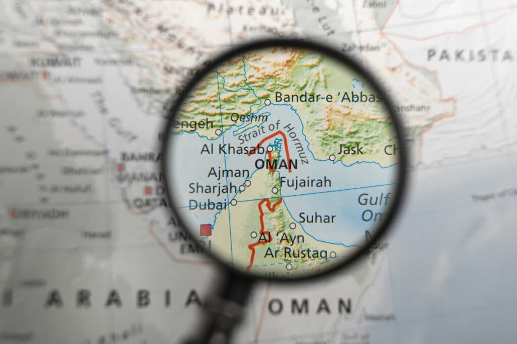Iranul a autorizat trecerea vaselor cu bunuri esenţiale către porturile sale prin strâmtoarea Ormuz