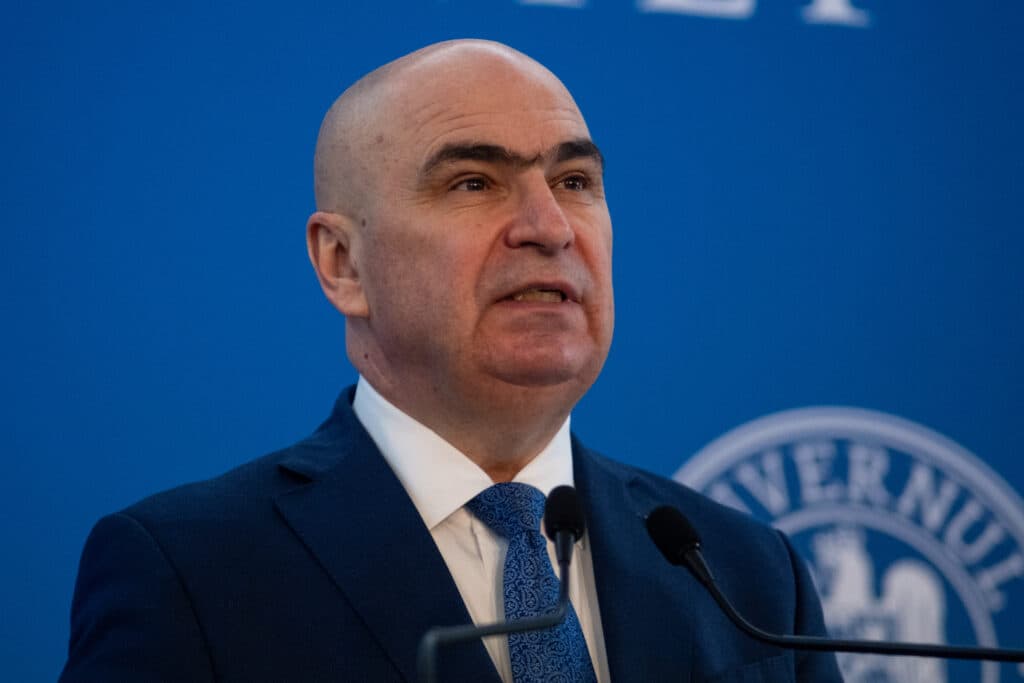 Bolojan: Anvelopa pentru majorările salariale ale bugetarilor crește la 12 miliarde de lei. Noua lege a salarizării va fi adoptată în sesiune extraordinară
