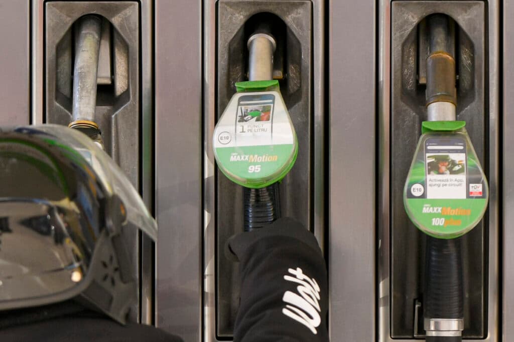 Continuă scumpirile carburanților / Joi, 30 aprilie, motorina a sărit de pragul de 9,7 lei la unele benzinării