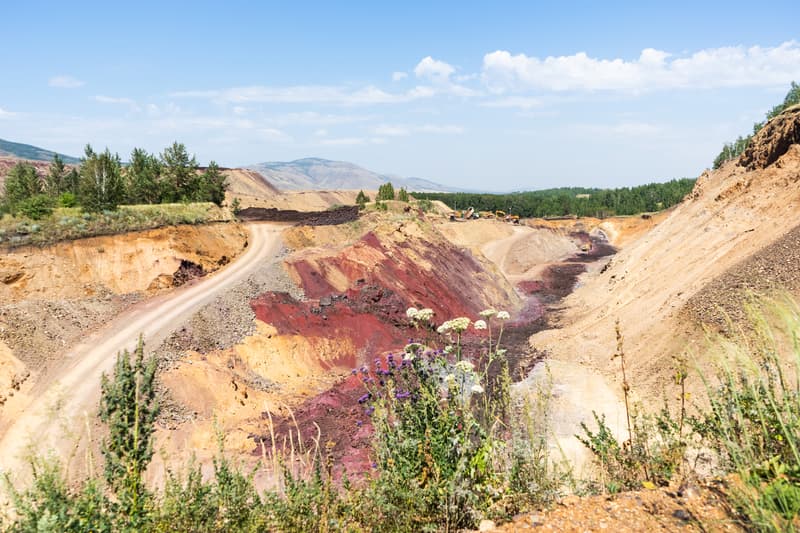 Proiect minier de peste 10 milioane de euro în Bihor: investiție în producția de magneziu, mineral critic pentru UE