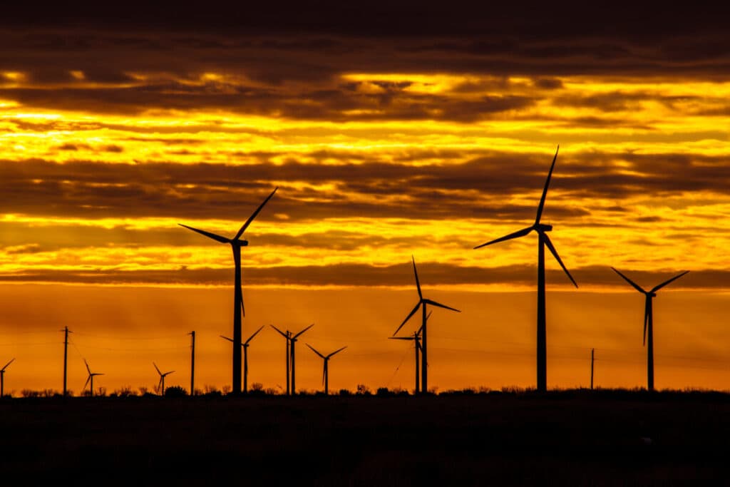 Proiecte eoliene de peste 700 MW din România, scoase la vânzare