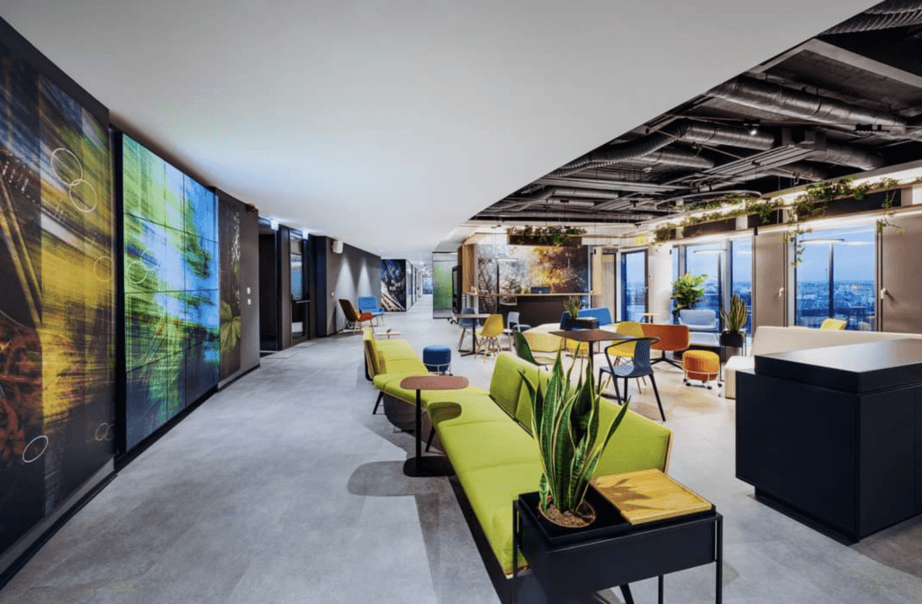Unde mai lucrăm? Spațiile de co-working câștigă teren. Consultanți: Piața are potențial de creștere de până la 4 ori