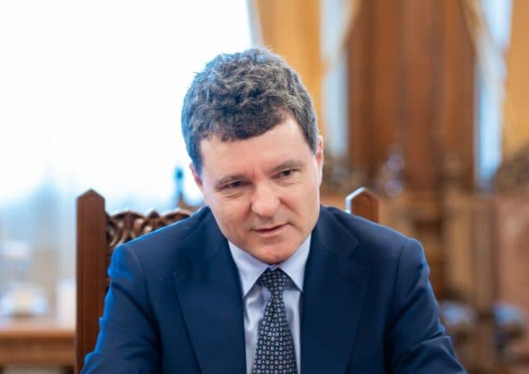 Nicușor Dan spune că nu face jocul partidelor politice. „Am ales varianta pe care eu am considerat-o cu cele mai mari şanse de a trece în Parlament. Există o uriașă stare de tensiune în societate”
