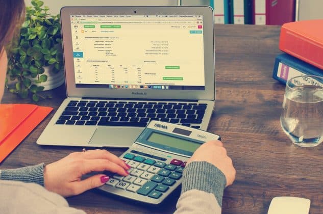 Noutăţi fiscale de la 1 iulie: salariul minim creşte la 4.325 lei brut. Scade suma netaxată din salariu. Valoarea punctului-amendă se majorează. Asigurarea opţională la sănătate rămâne la 2.430 lei