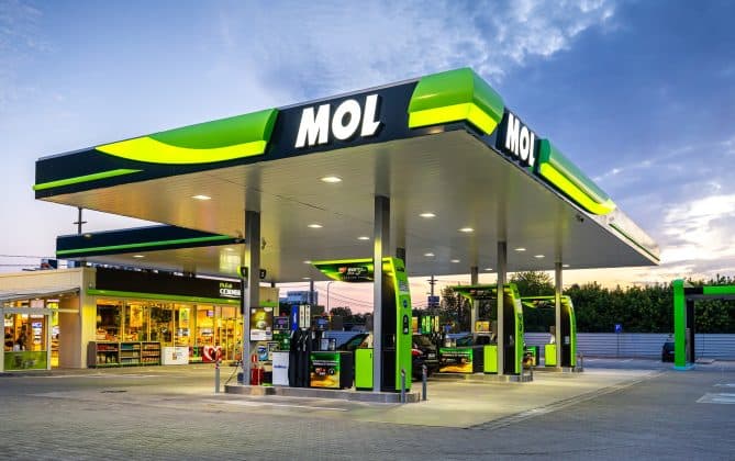 Guvernul de la Belgrad și MOL au semnat un acord privind conducerea companiei energetice NIS. Grupul maghiar se angajează să garanteze aprovizionarea cu energie a pieței sârbe