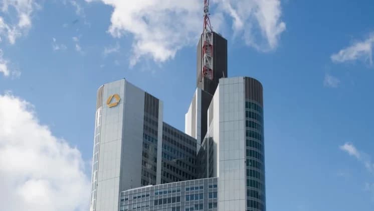 E oficial. Oferta Unicredit pentru Commerzbank a fost respinsă de Germania