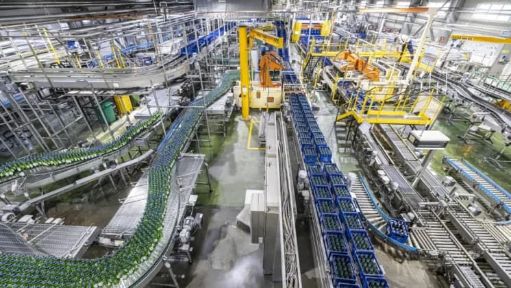 S-au săturat românii de bere? Ce a stat în spatele deciziei Ursus de a produce apă cu vitamine în fabricile din România