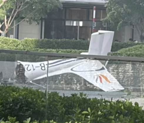 Un avion de mici dimensiuni a intrat în cea mai înaltă clădire din Beijing