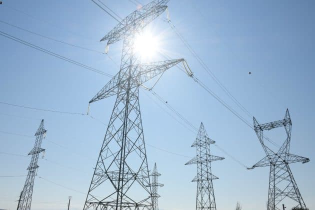 Transelectrica a luat măsuri excepționale pentru ca România să treacă peste valul de căldură – s-au anulat inclusiv lucrări la linii. 8.000 MW consum estimat pentru această seară