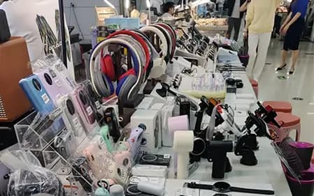 ANCOM, în control la Dragonul Roșu. Sute de boxe, căști, mouse-uri și radiouri au fost confiscate