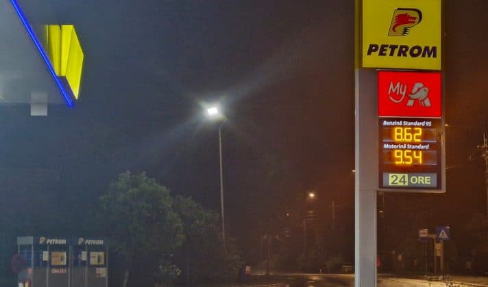 Carburanții se vor ieftini luna aceasta. La ce preț vor ajunge benzina și motorina – estimare