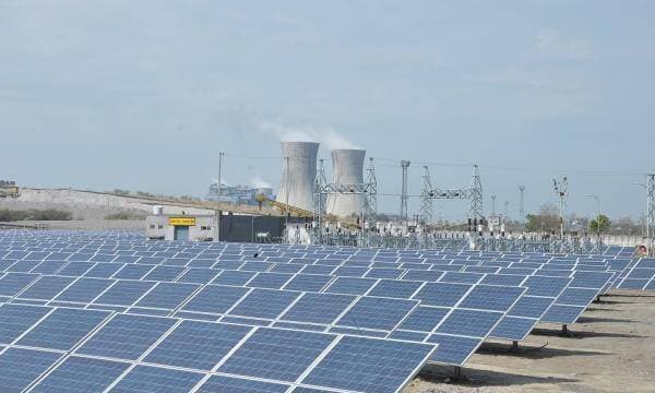 Sistemul energetic românesc la jumătatea lui 2026: mai avem doar 10 grupuri pe cărbune, dar aproape 1.000 de parcuri fotovoltaice
