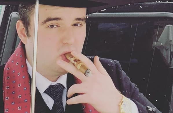 Cu o condamnare la activ, Victor Micula jr. prestează muncă în folosul comunității la Mănăstirea Sfintei Cruci din Oradea, unde spune că face „de toate”