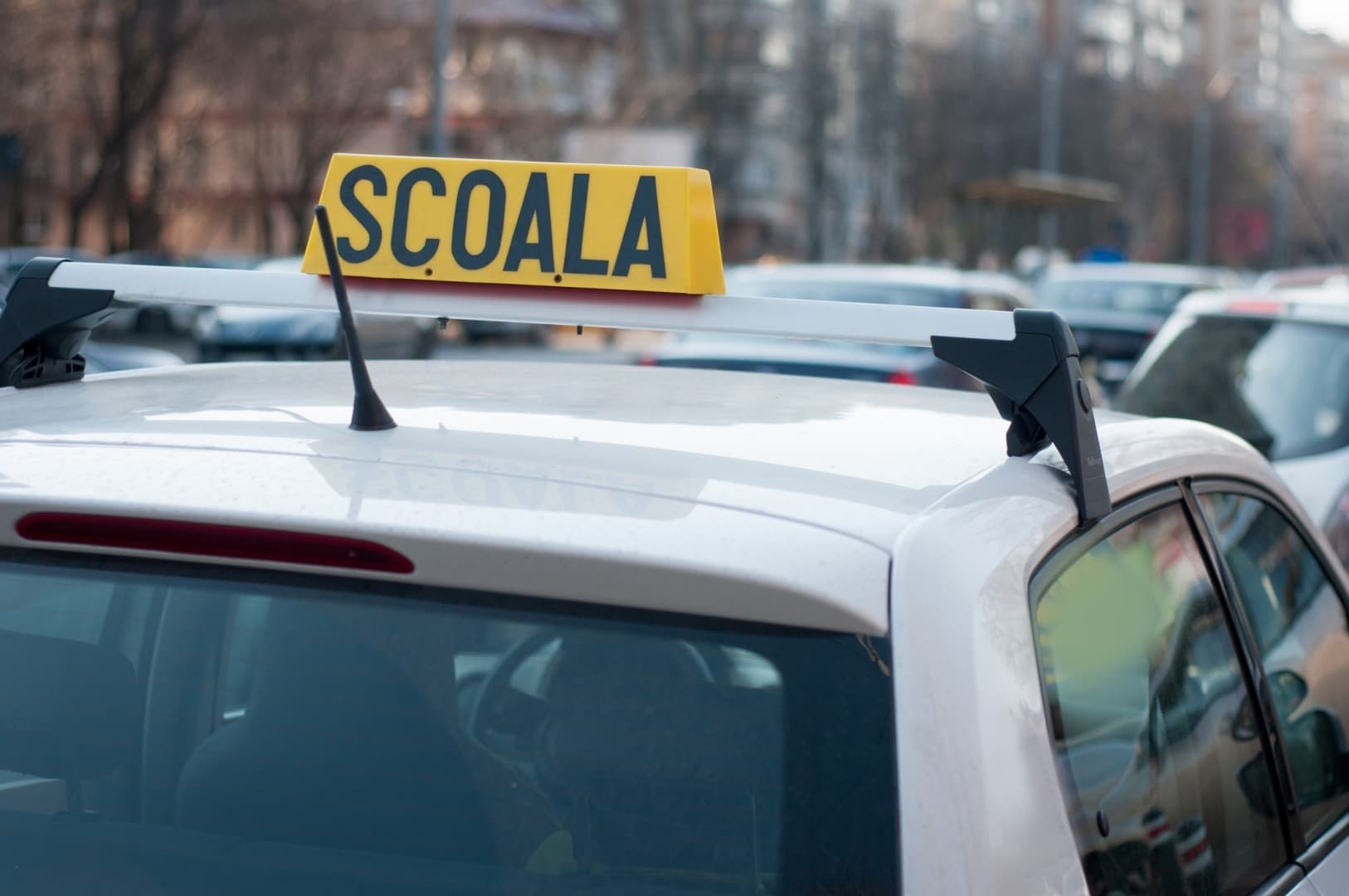 Județele unde se trece cel mai ușor examenul auto: Alba și Vâlcea – promovabilitate de aproape 50% / În Buzău, Arad și Iași e cel mai greu / Acuzații de subiectivism: „Ostilitatea din mașina de examen”