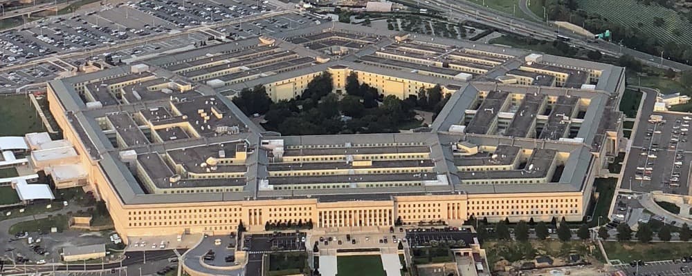 Gigantul Alibaba, producătorul de mașini electrice BYD și firma care deține motorul de căutare Baidu, pe lista de companii militare chinezești a Pentagonului