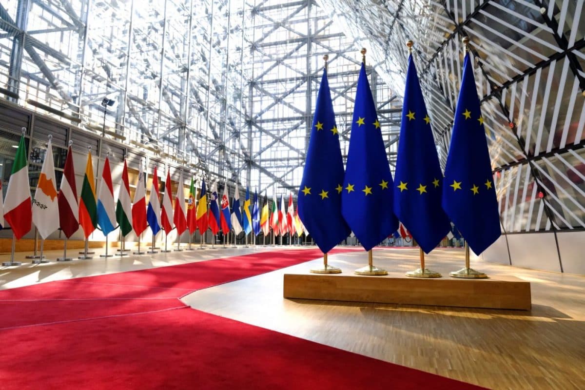 POLITICO: România, „marele absent” al diplomației de la Bruxelles. Diplomați europeni critică lipsa de vizibilitate și comunicare a Bucureștiului