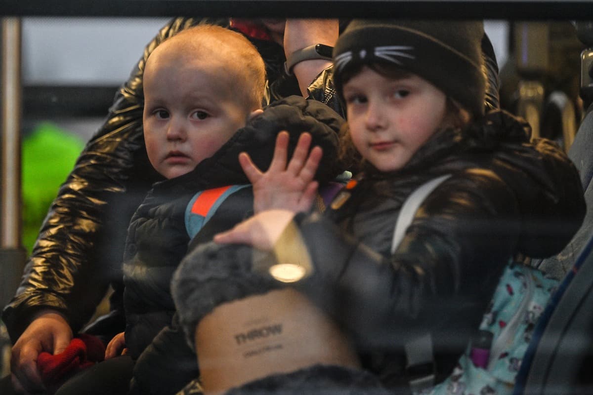 Miniştrii de Externe din UE vor adopta sancţiuni legate de deportările de copii ucraineni de către Rusia / Ucraina susţine că aproape 20.000 de copii au fost trimişi ilegal în Rusia şi Belarus
