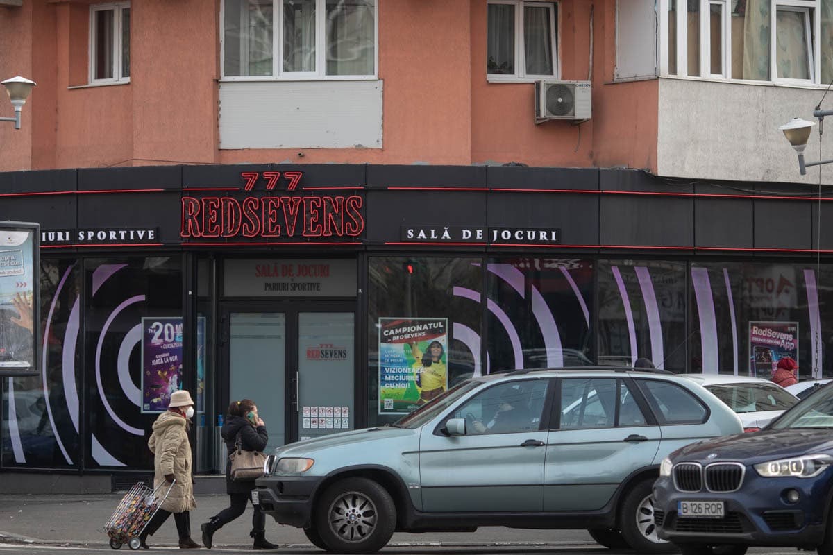 A fost aprobat regulamentul privind funcţionarea sălilor cu jocuri de noroc în Satu Mare / Sălile de jocuri, scoase din zona şcolilor
