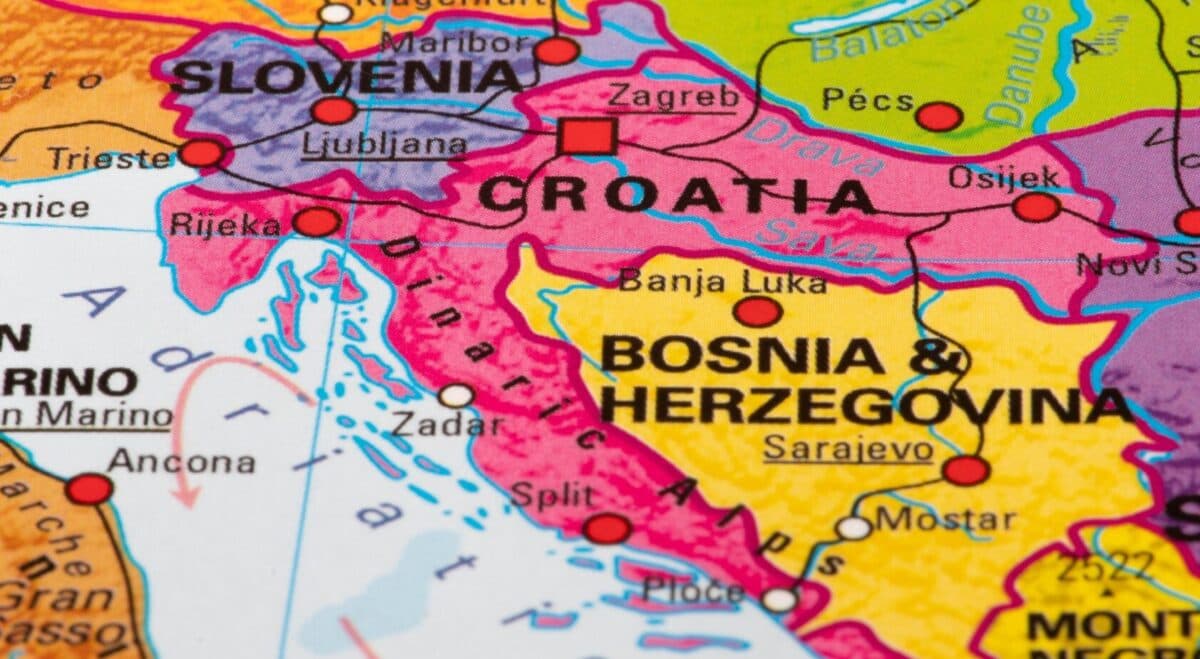 Crește influența SUA în Balcani / Trump contestă puterea UE asupra Bosniei-Herțegovinei într-o dispută cu tentă economică / SUA au primit provizoriu contractul pentru construirea conductei de gaze Southern Interconnection din această țară