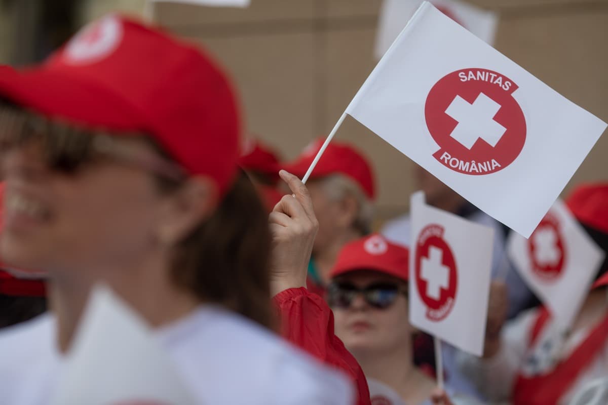 Protest al sindicaliștilor din sănătate, în fața Ministerului Muncii. Federația Sanitas este nemulțumită de proiectul noii legi a salarizării bugetarilor