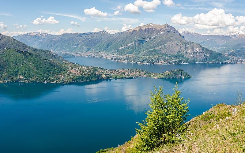 O localitate din Italia va da amenzi de până la 200 de euro turiștilor cu pieptul gol sau în costum de baie / ”Calitatea vieții locuitorilor noștri nu poate fi sacrificată pe altarul turismului de masă”