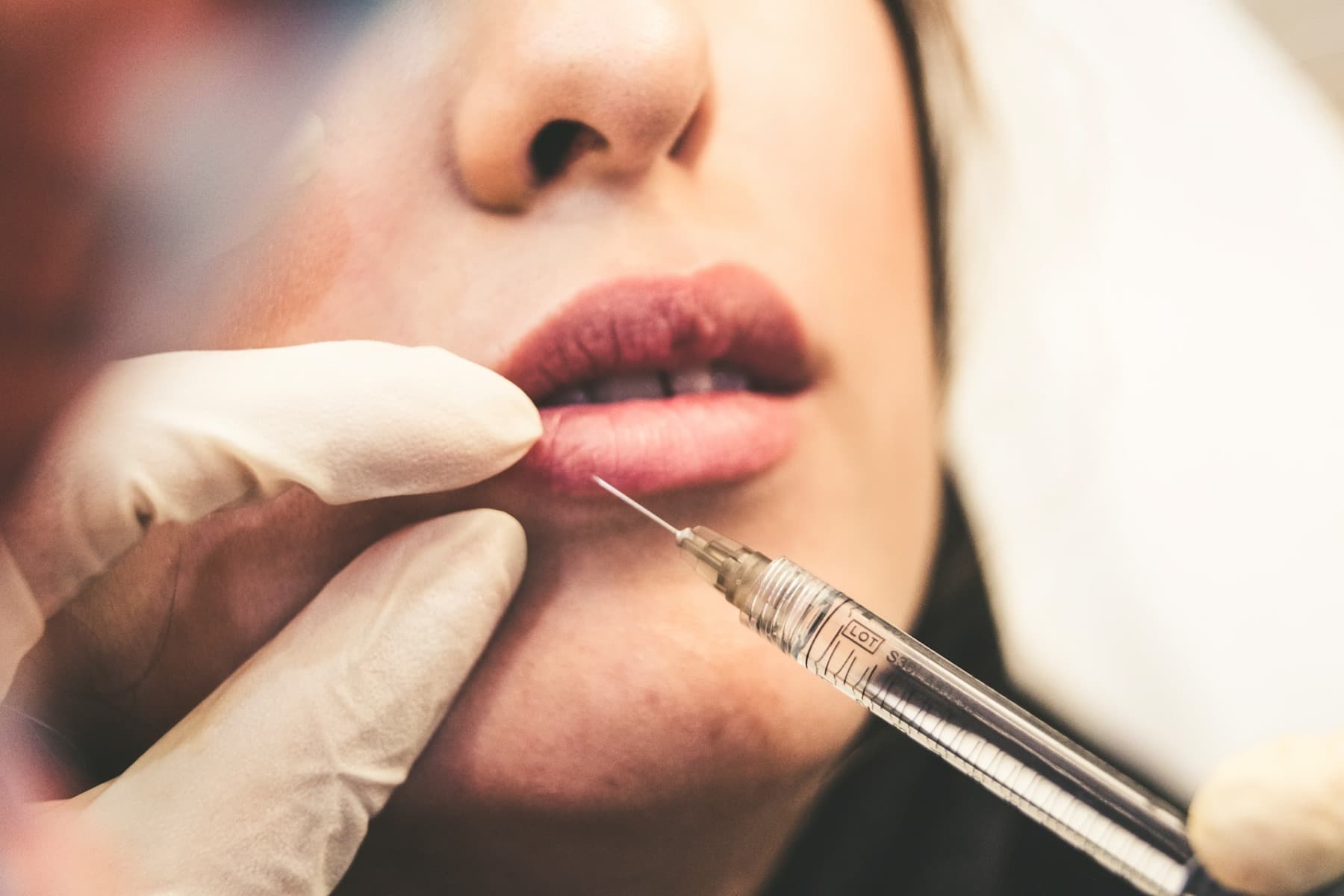Inspecția Sanitară a închis cabinetul privat din București, unde o pacientă a intrat în comă cerebrală și apoi a decedat, după o intervenție estetică