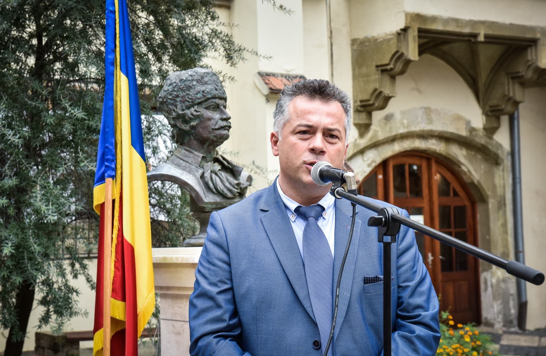 Un fost viceprimar PNL al Sibiului, condamnat în primă instanță că plătească 164.000 de lei pentru falsurile făcute în două proiecte cu fonduri europene / Alexandru Dumbravă fost primul politician român trimis în judecată de Parchetul European