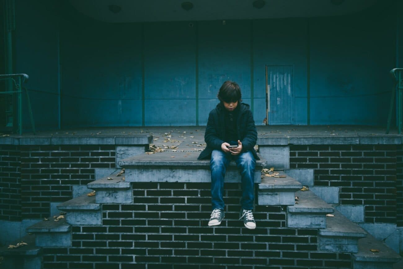Eurostat: Peste jumătate dintre tinerii europeni au fost expuși la mesaje ostile online în 2025 / Cele mai multe mesaje au vizat opiniile politice sau sociale și originea rasială ori etnică