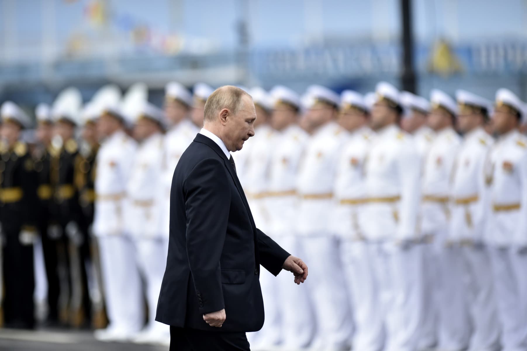 Putin recunoaște că atacurile ucrainene au afectat aprovizionarea cu combustibil a Rusiei