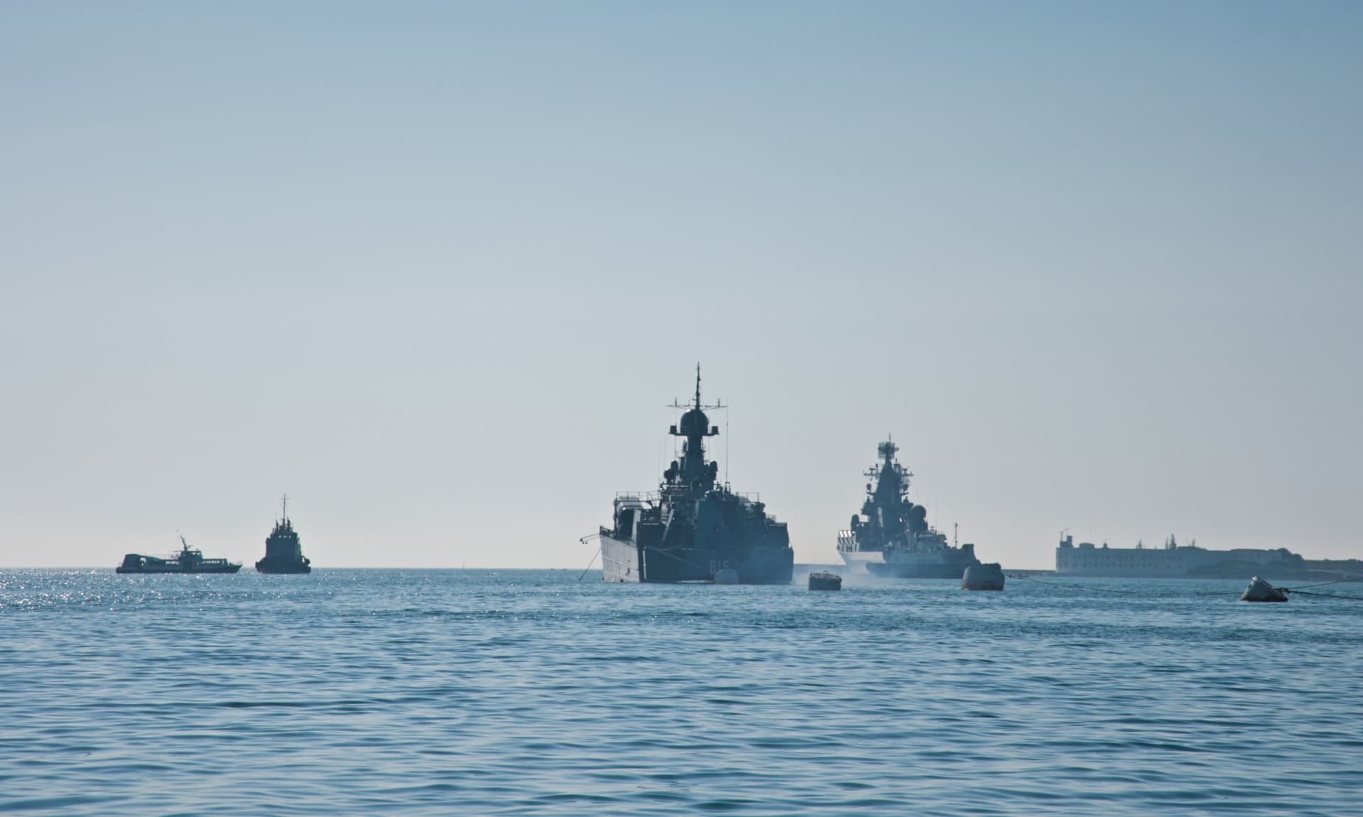Petrolier din flota fantomă rusă, interceptat de Marea Britanie. Momentul în care militarii au urcat la bordul navei / Anunțul premierului