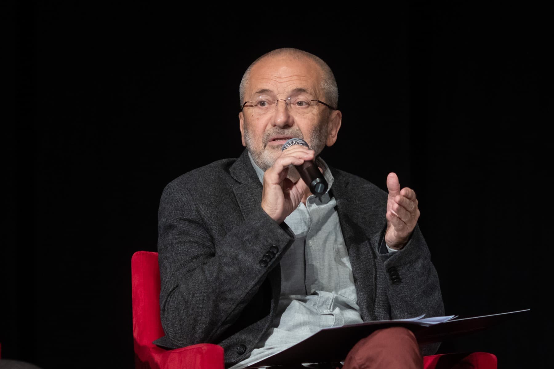 Reprezentantul României în campania Consiliului Europei dedicată protecției jurnaliștilor, Mircea Toma, critică „lista neagră” a presei întocmită de CSM și atacul asupra statului de drept