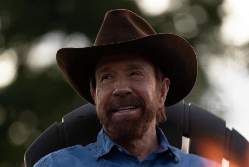 Chuck Norris a ajuns de urgență la spital